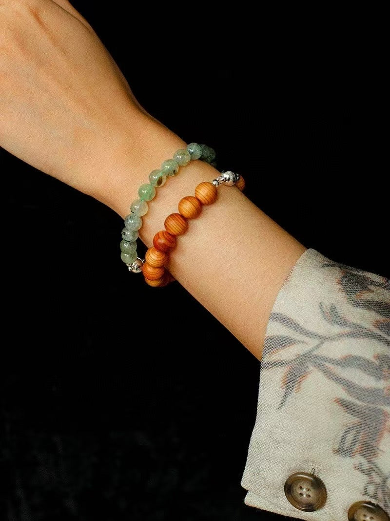 Thuja Wood and Prehnite Stontes Necklace